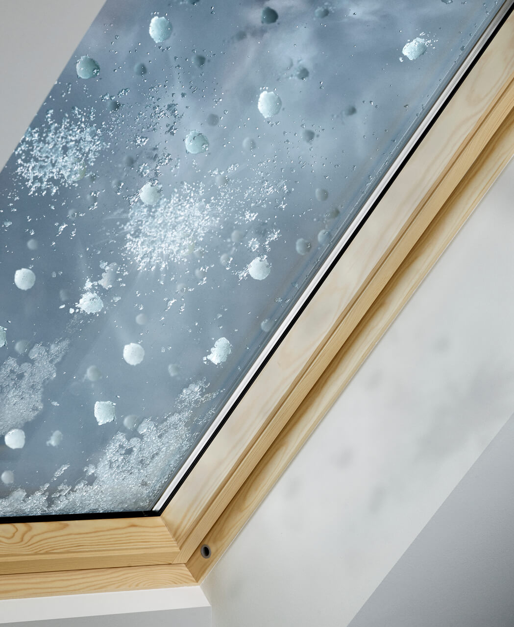 Dachfenster vor Hagel schützen VELUX Magazin